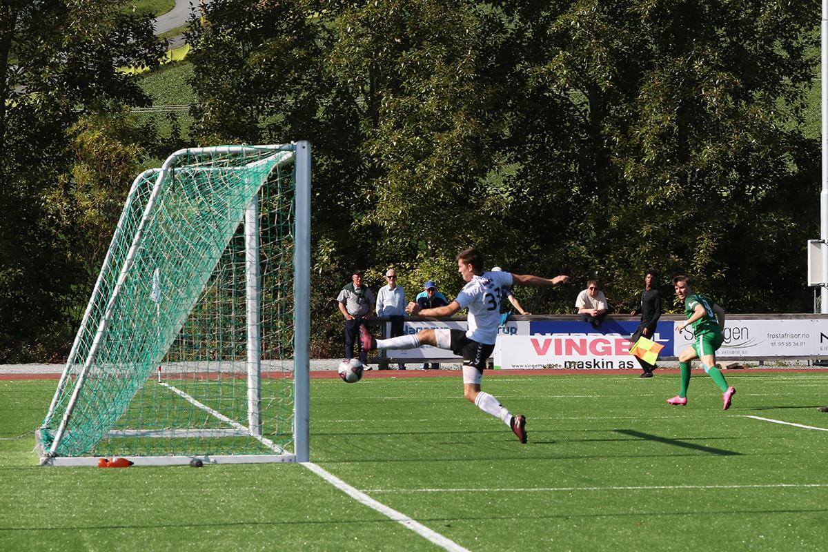 Tommy Torgersen Skorstad &aring;pnet m&aring;lshowet p&aring; Frosta. (Foto: Hanne Marie Tyldum Ribsskog)