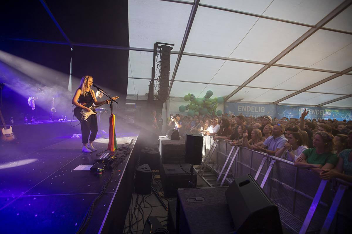 Tora spilte for et kjempestort publikum fredag kveld. (Foto: &Oslash;yvind Malum, Stenkjerfestivalen)