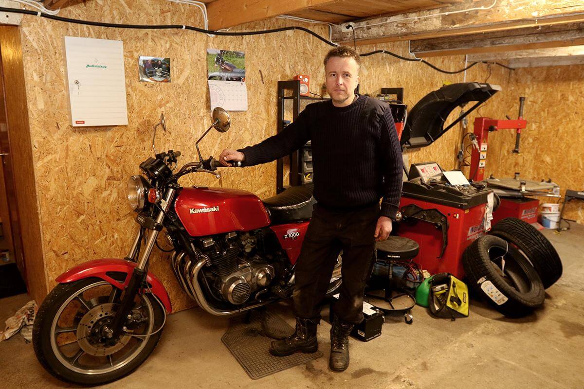 Interessen for motorsykler har ført til noen prosjekter også på det området. Trond Are Strand har planer om å bli godkjent verksted også for MC.