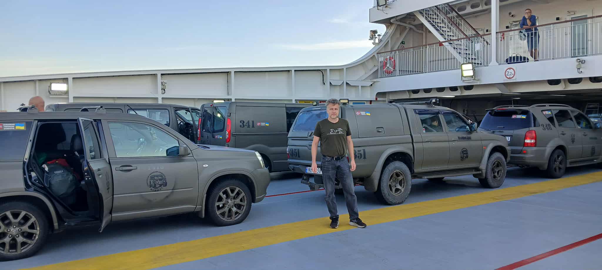 Trond Are Strand, øvrige sjåfører og biler på ferga over fra Sverige til Polen. (Foto: Privat)