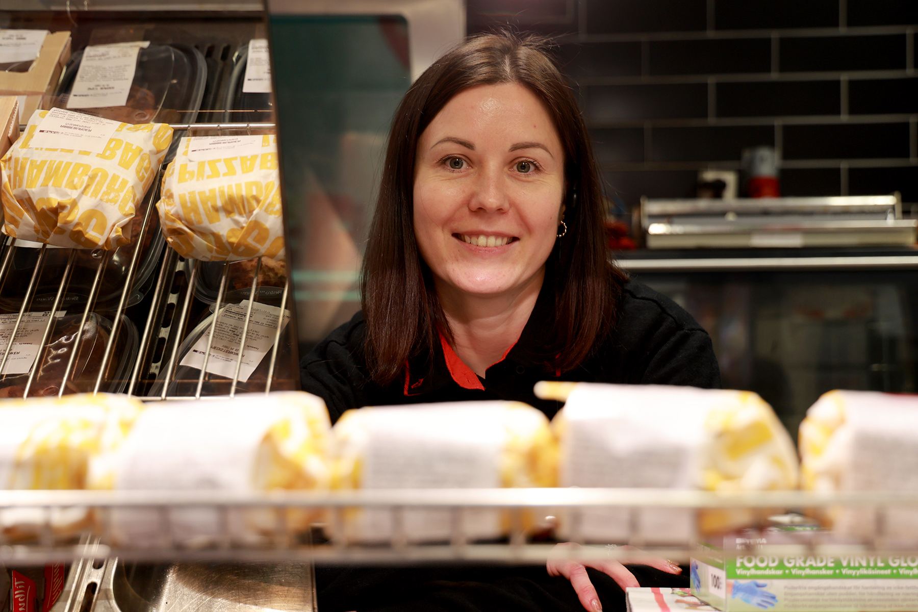 Deltidsjobben hos McDonalds i studietida kom godt med da Kateryna Mykhailenko s&oslash;kte jobb p&aring; Spar. Dermed kunne hun med letthet g&aring; rett inn i jobben i varmdisken.