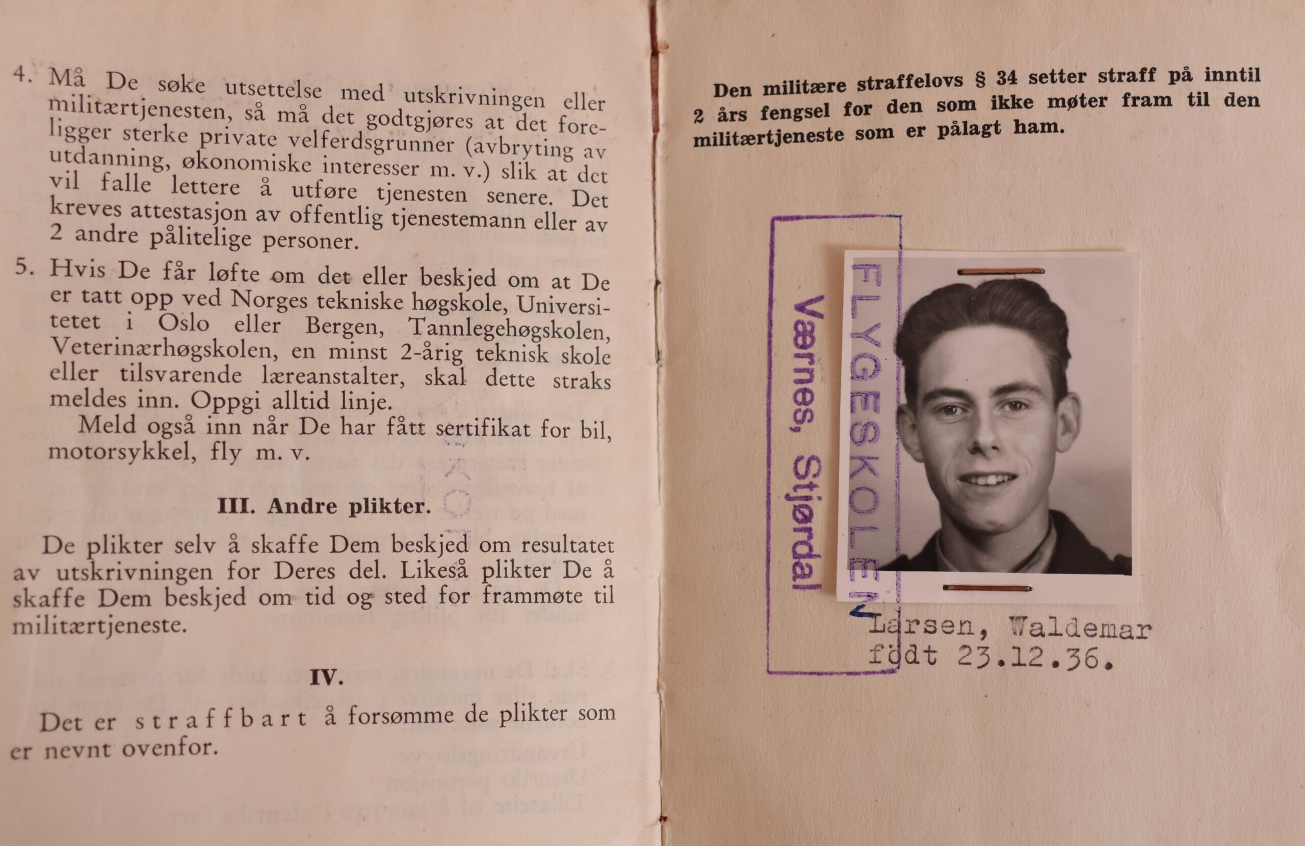 Kjekk ung mann klar for militærteneste.