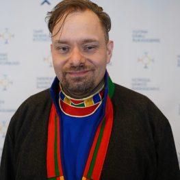 (Foto til h&oslash;yre: Piera Heaika Muotka/NSR)