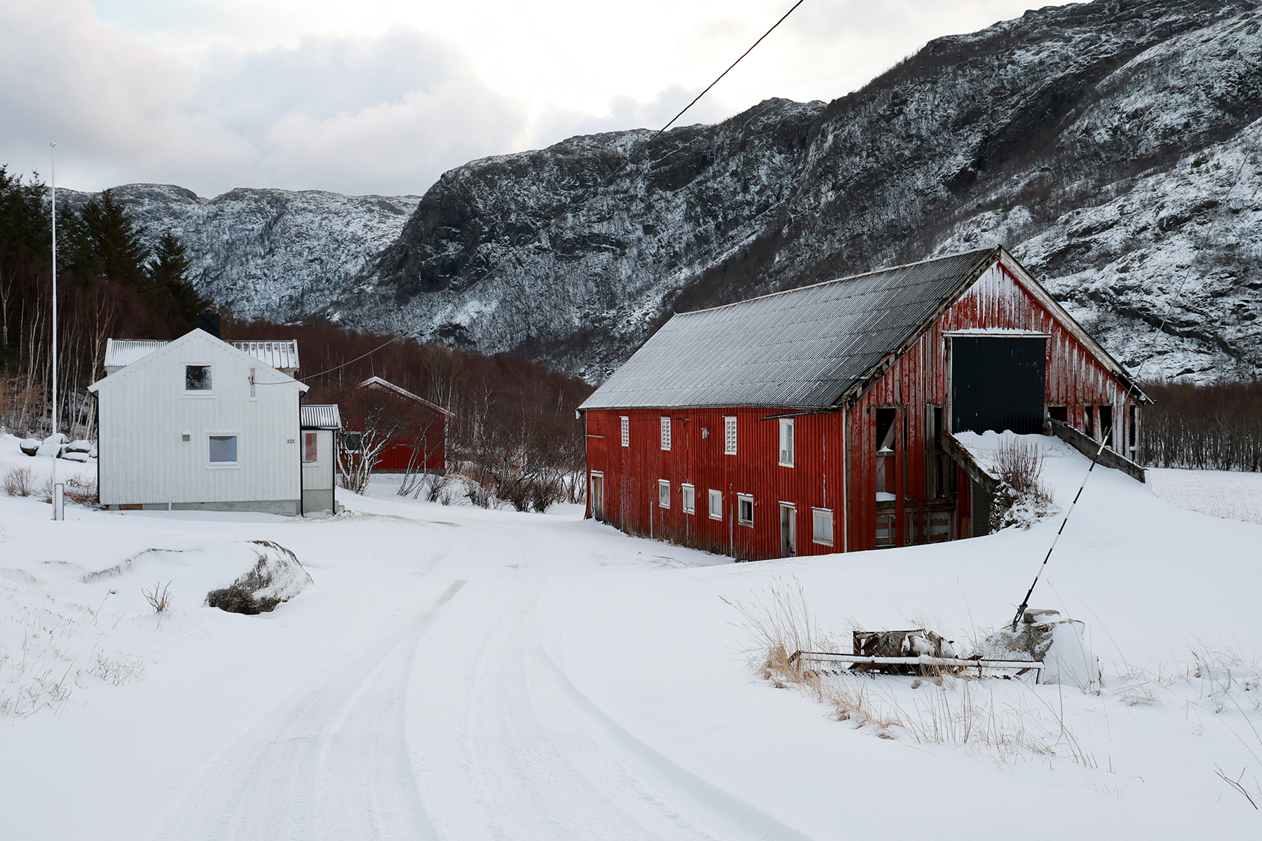 Kj&oslash;pet omfatter ogs&aring; et g&aring;rdsbruk i Vikdal, som tidligere ble kj&oslash;pt som tilleggseiendom.