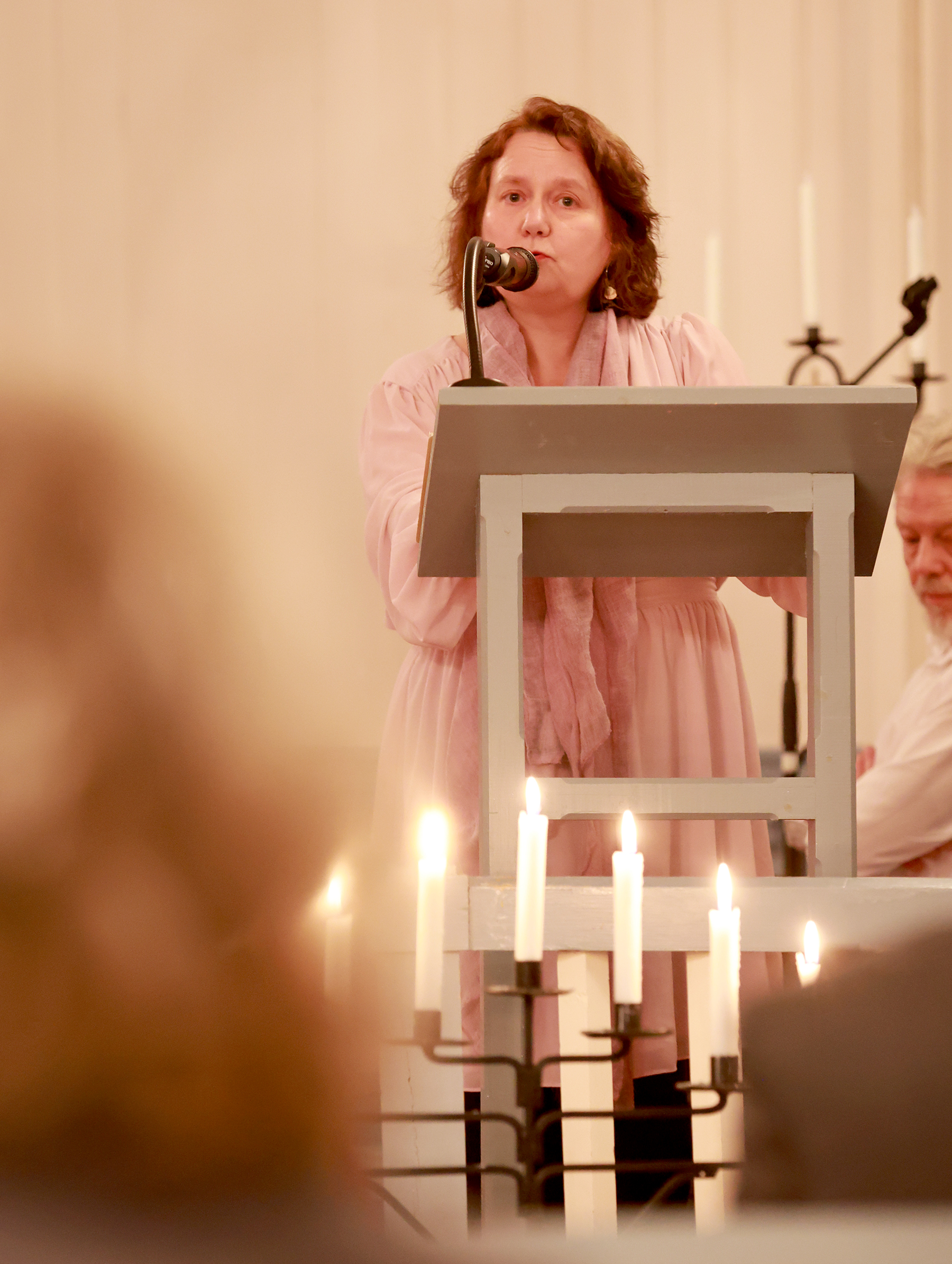 Det ble ikke bare sang og musikk, men ogs&aring; en tekst om raushet. Turid Kjendlie leste fortellingen om Marte Svennerud, "Itte no