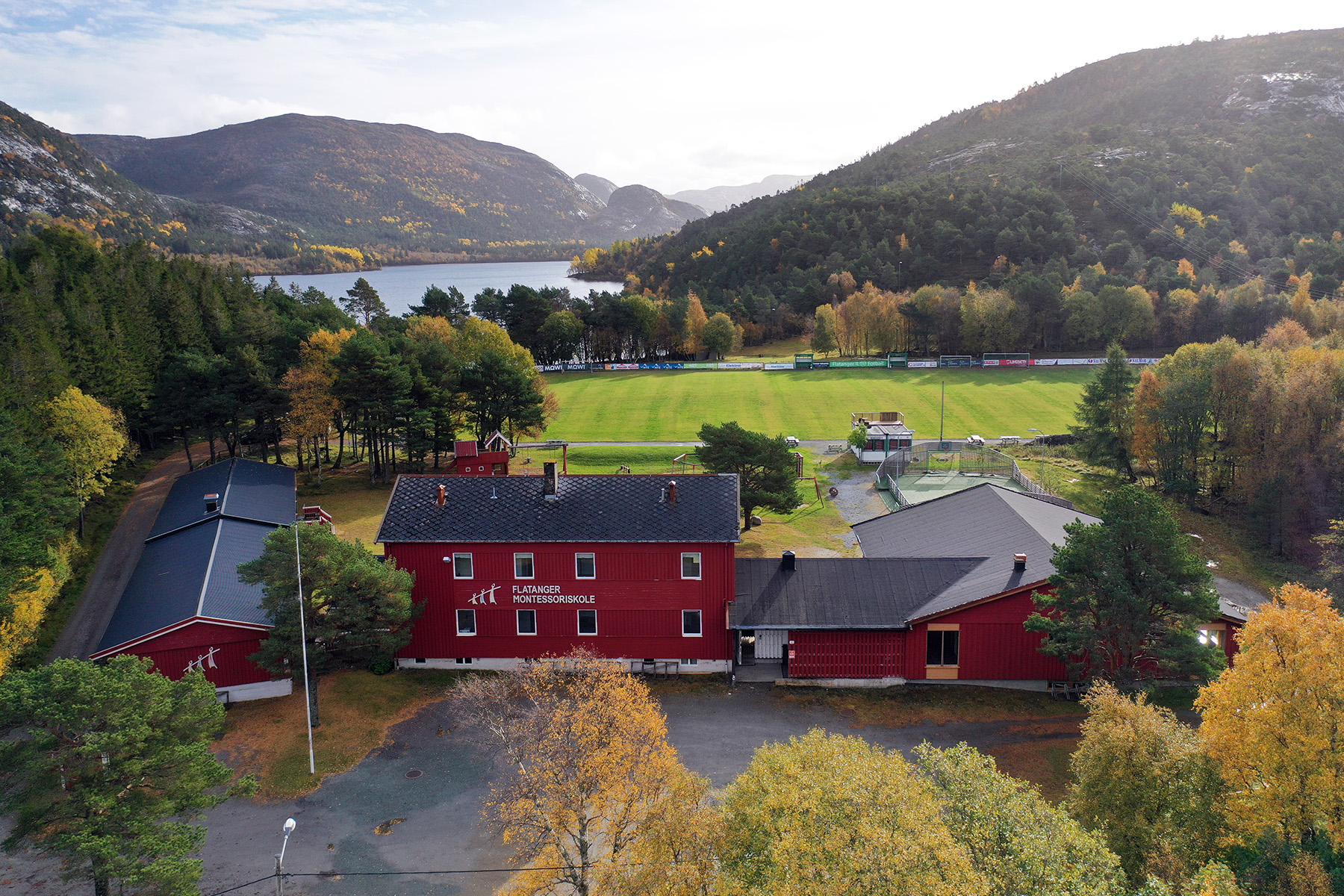 Arbeidet med å bygge om bygningene til bruk som leirskole, starter så fort som mulig.