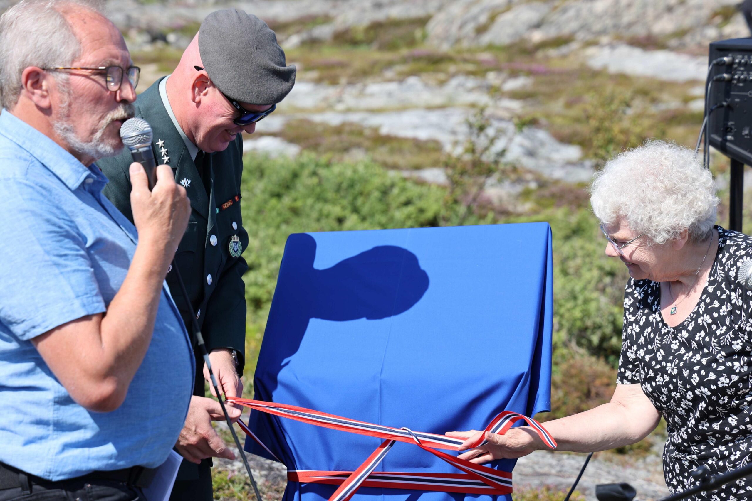 Minnetavla var en del av avtalen da Reidar Lindseth fikk Iversen-familiens tillatelse til &aring; utgi K&aring;re Iversens selvbiografi. 