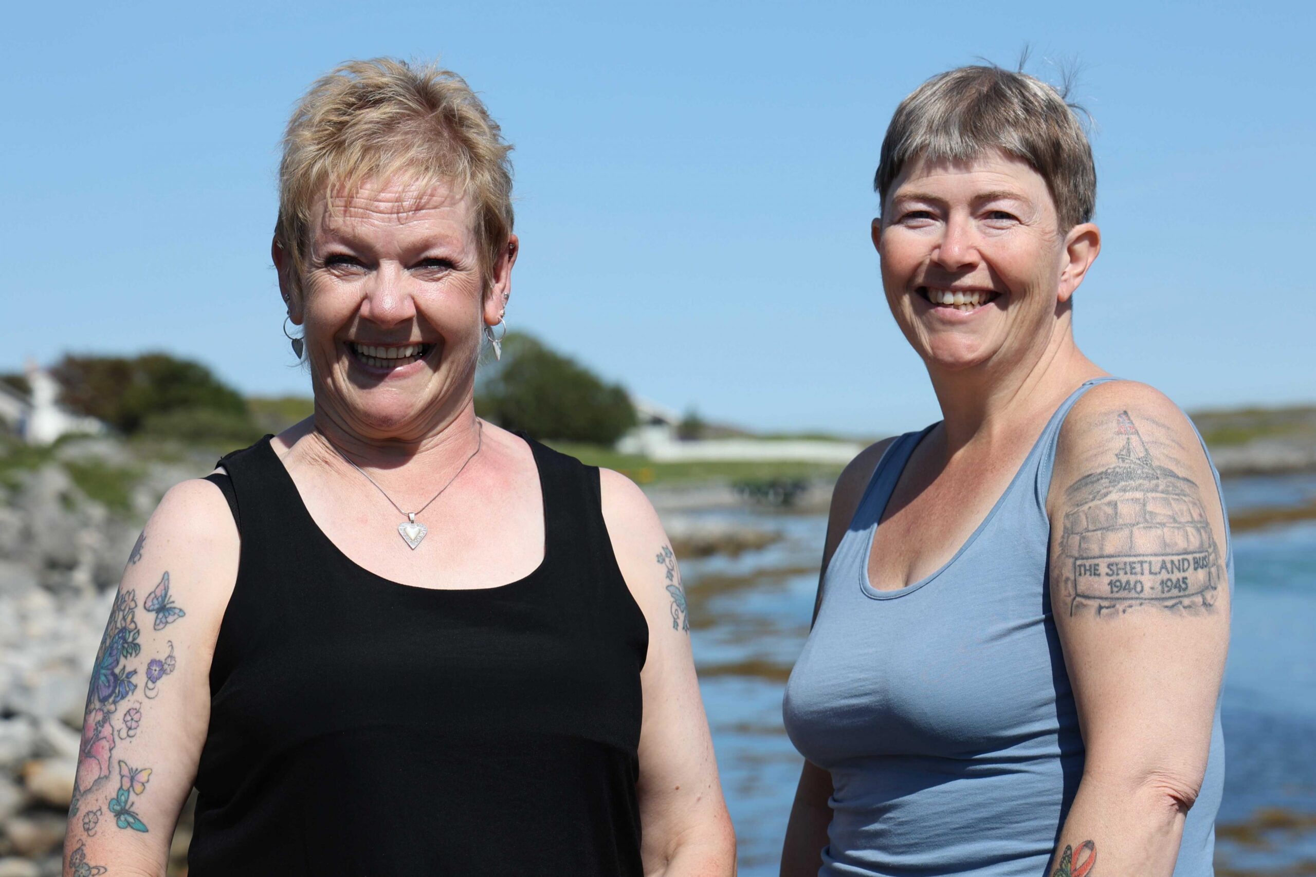 For Mary og Aileen var det stort &aring; komme til Villa. Like bak dem sto en gang bestefar K&aring;re Iversens barndomshjem. 