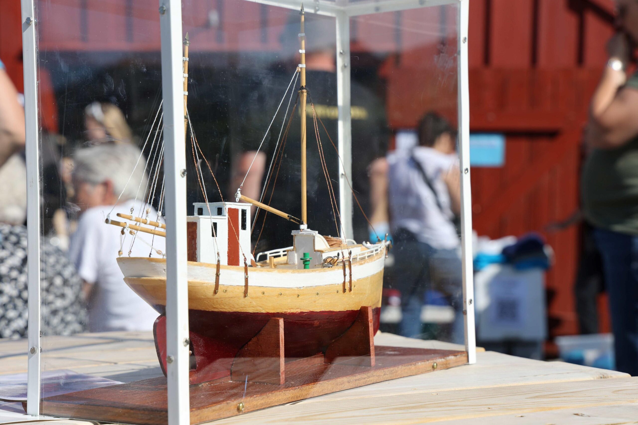 K&aring;re Iversen lagde selv denne modellen av b&aring;ten "Villa" som han under krigen "l&aring;nte" for &aring; komme seg til Shetland. 