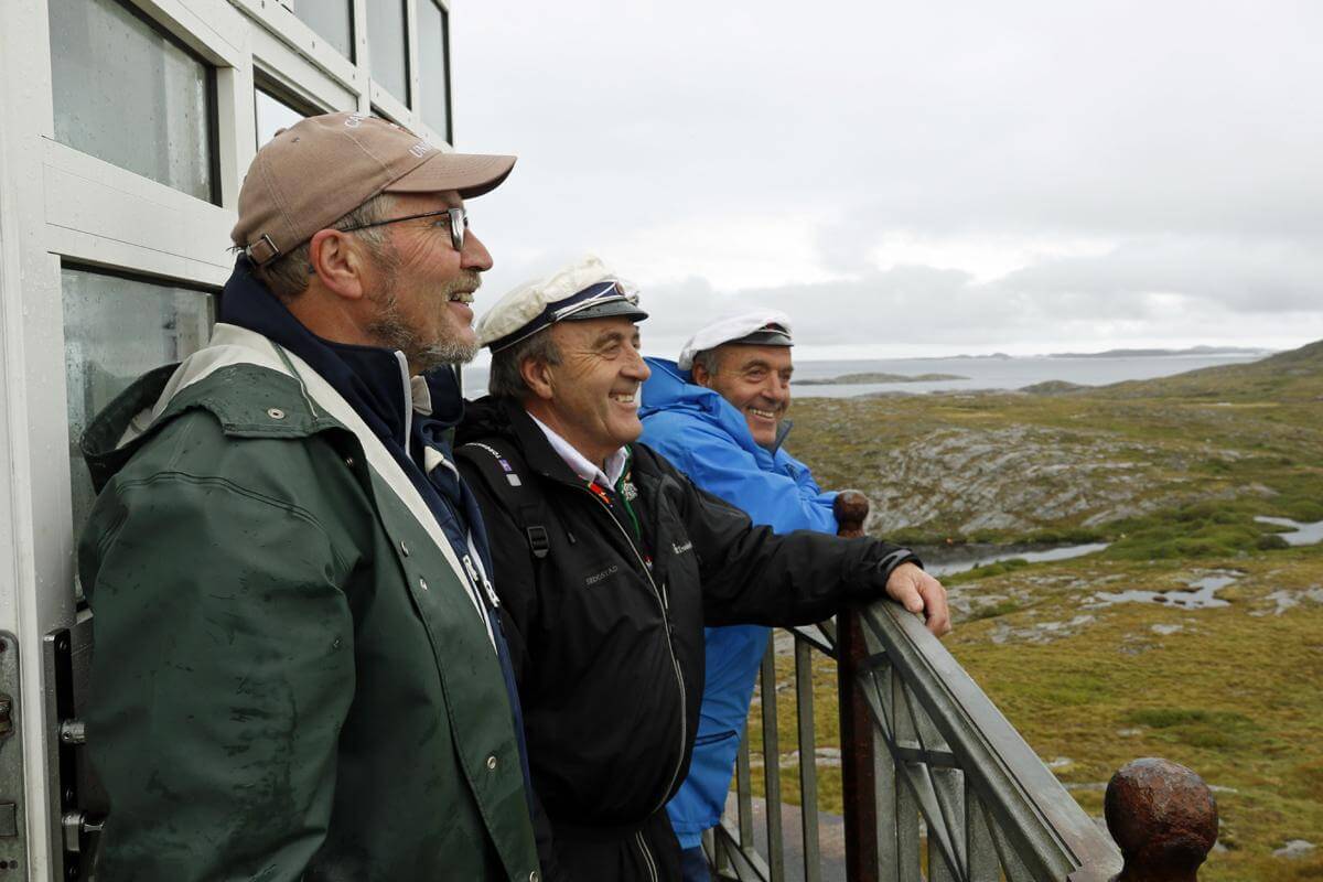 Reidar Lindseth var på Villa fyr under 180-årsjubileet i 2019, her sammen med Jim og Kjell Aglen.