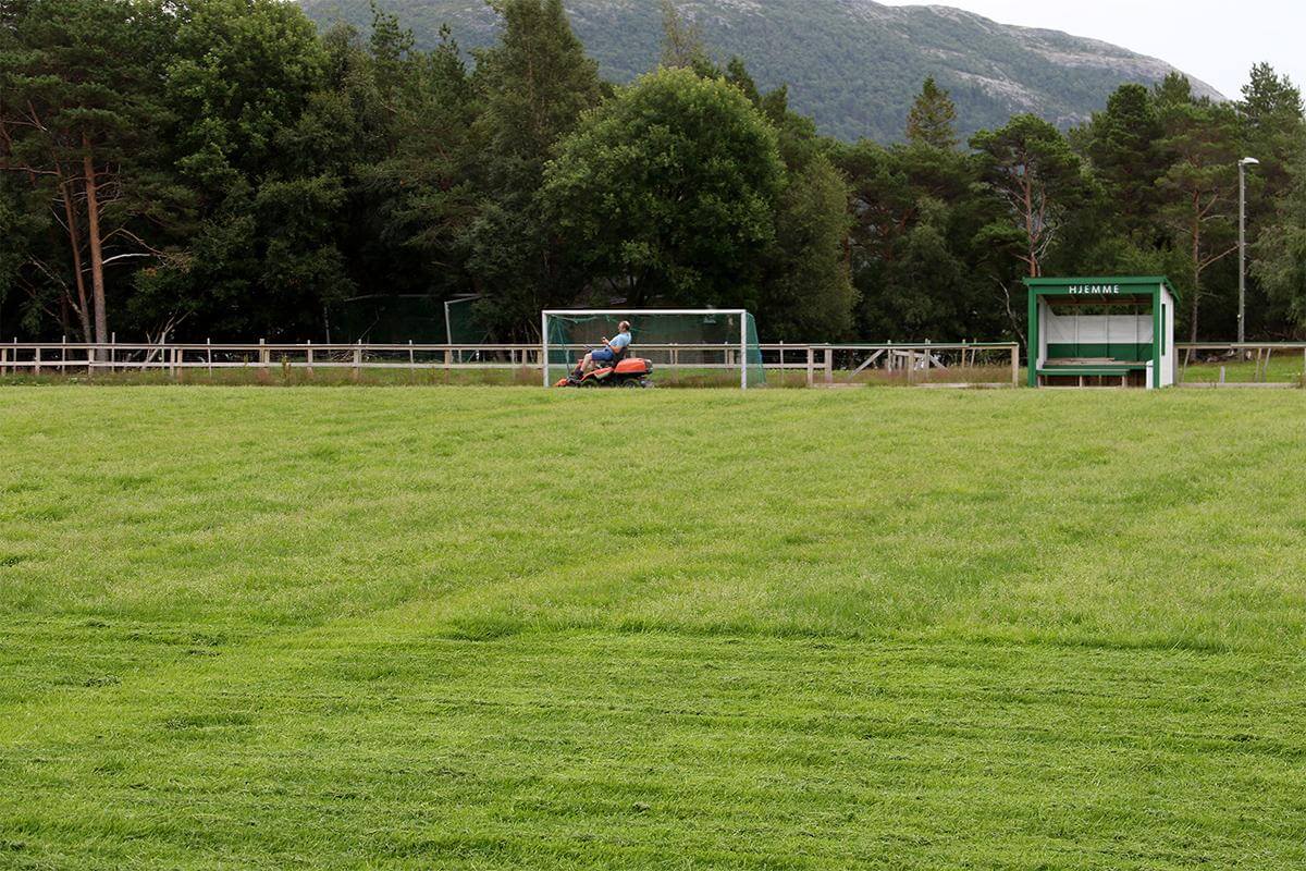 Fotball er en av idrettene der det er minst mulig kontakt. B&aring;de f&oslash;r og etter H&aring;vards demonstrasjons foran stortinget, var det mange som viste sin st&oslash;tte til saken. (Foto: Kathinca Andersen Hilstad)