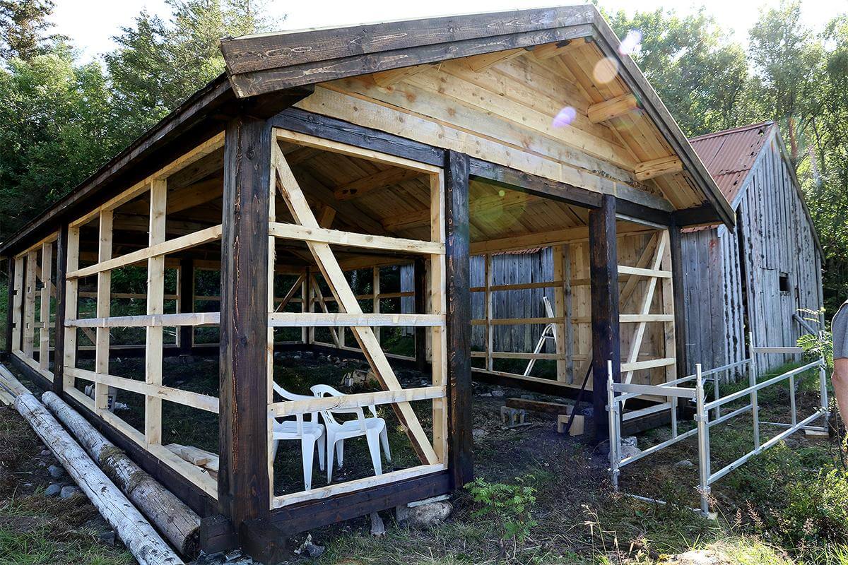 N&oslash;stet blir bygget p&aring; den originale steinmuren som ble funnet og gravd frem.(Foto: Kathinca Andersen Hilstad)