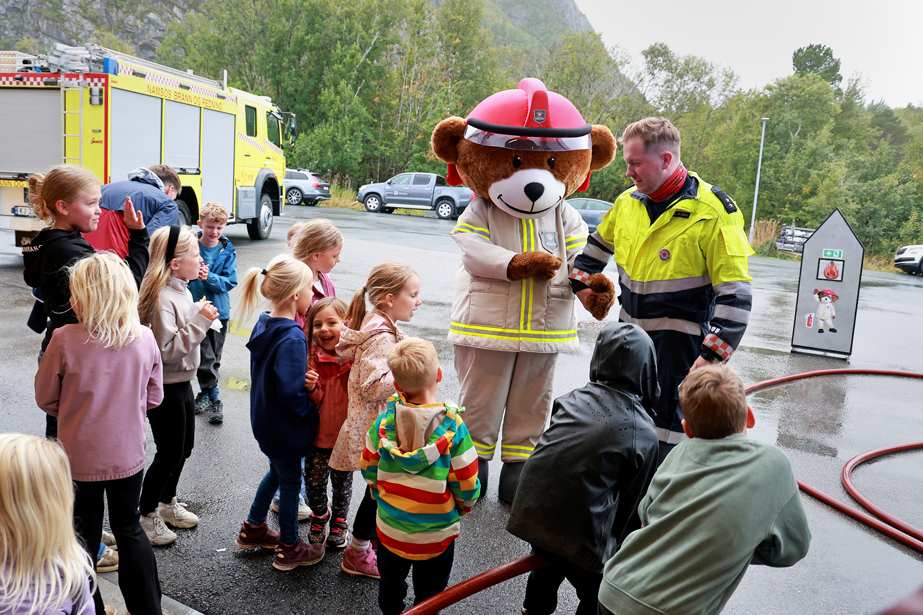 Når Bjørnis og Jens Martin Olsen ankommer, er det stor stas.